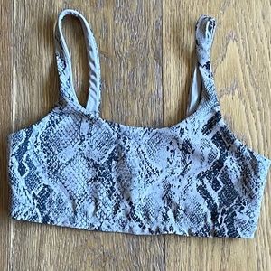 Alo Yoga Bra in Snake skin print, small